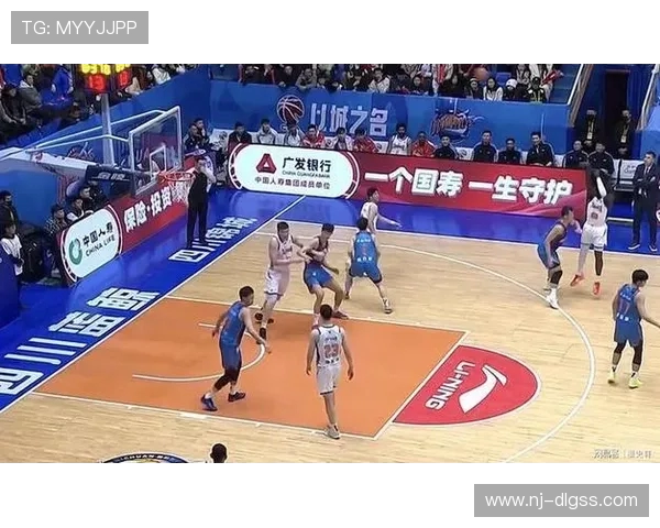 2018年CBA季后赛广厦队与新疆队激战正酣精彩瞬间回顾与分析